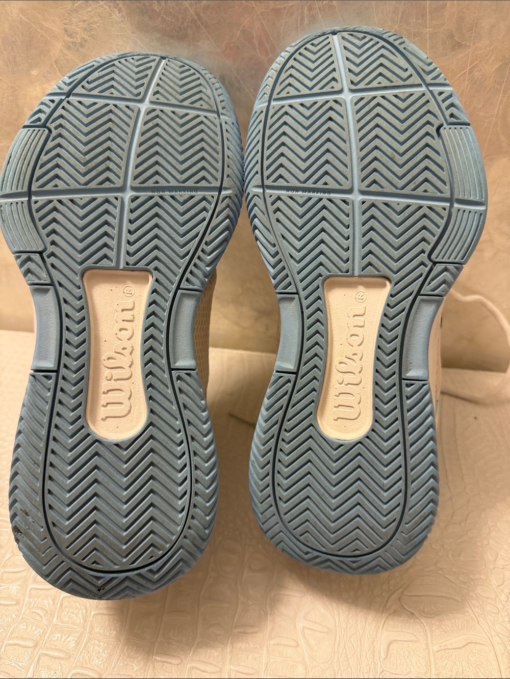 Wilson White & Light Blue Court Sneakers, tennis shoes Size 6,5 boys/girls/women - Picture 11 of 13